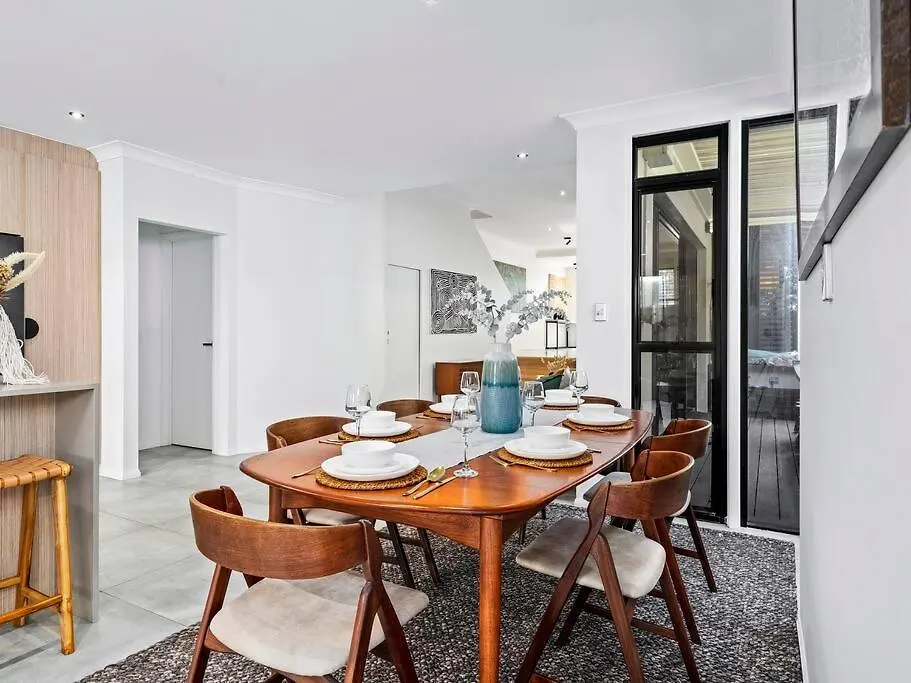 Beach Side Bliss Mermaid Beach, 3Bd - Heated Pool Gold Coast Australia